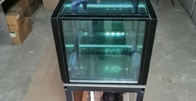 Аквариум-витрина для продажи живых раков