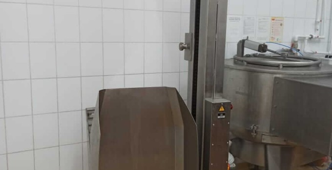 Столбовой (мачтовый) подъёмник-опрокидыватель-стационарный