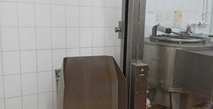 Подъемники-опрокидыватели для чан-тележек (чебурашек)